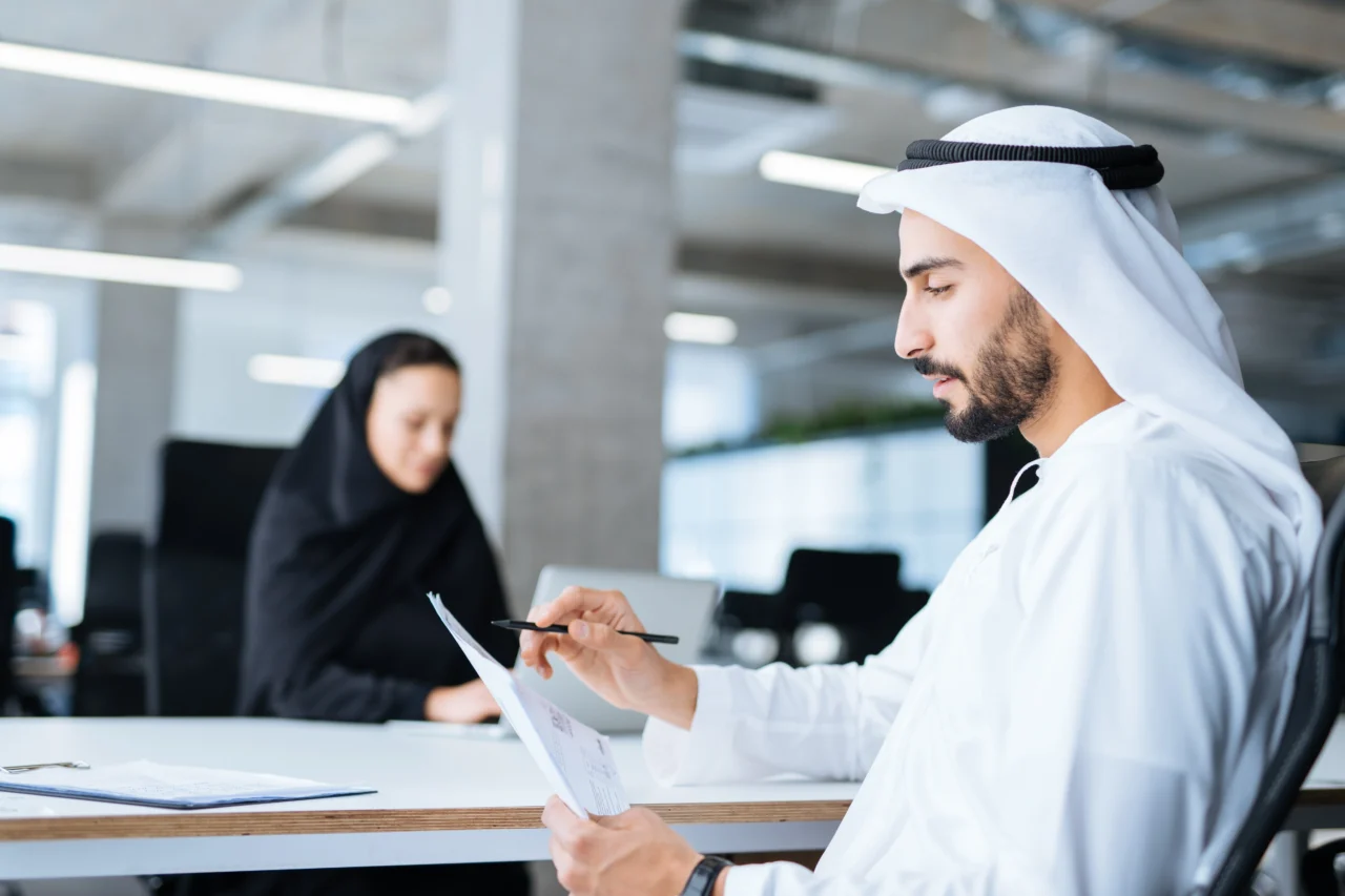 Graphic showing government regulations for ISO certification in the UAE, highlighting accreditation, compliance assessment, and monitoring.